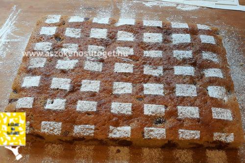 tetejére papírcsíkokat tettem és porcukroztam