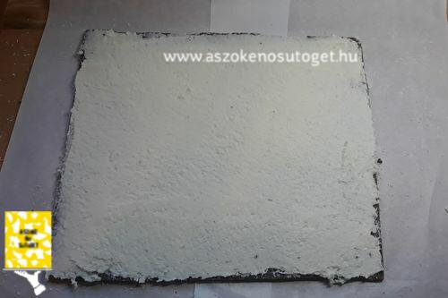 egyenletesen megkenem a vajkrémmel