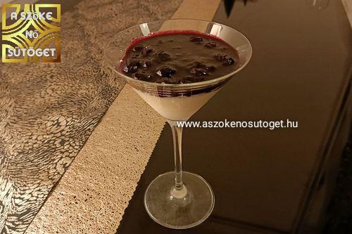 kókuszos panna cotta áfonyaszósszal