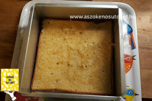 az első lapot megkenem a likőrös sziruppal